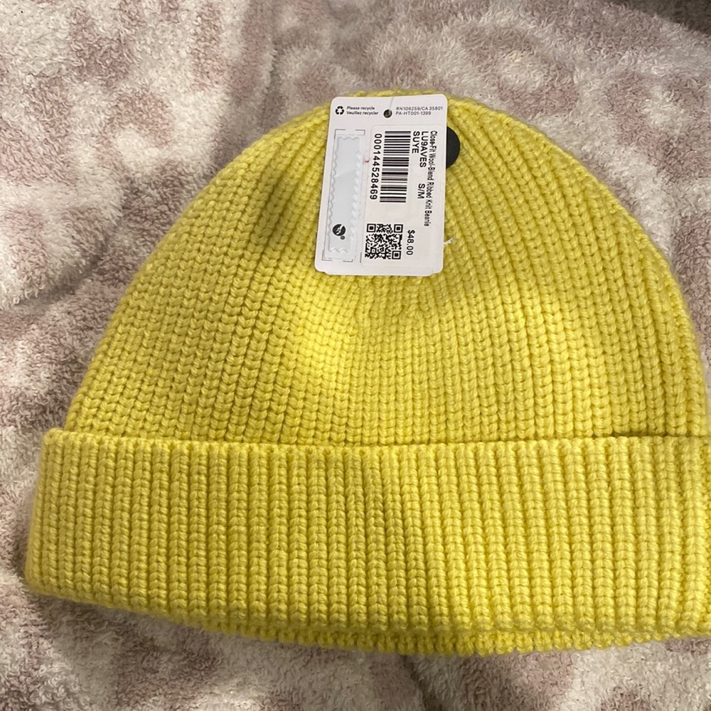 Lululemon close fit wool rubbed knit beanie